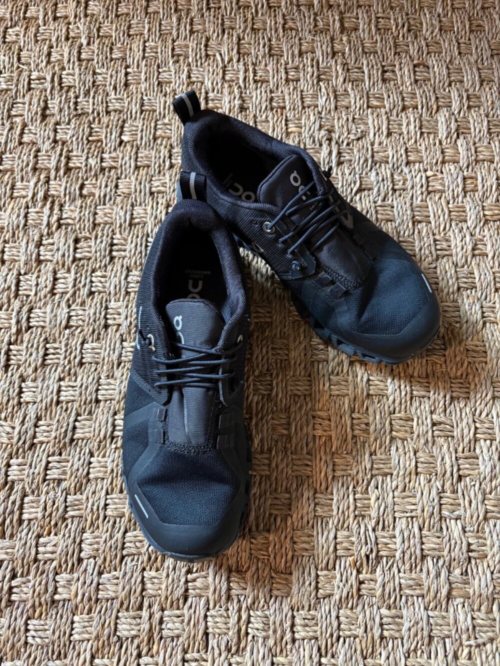 On Women's Cloud 6 WP Sneakers in Black - Picture 6 of 12